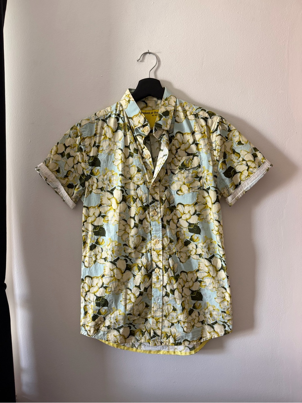 Descendant of thieves Floral Short-Sleeve Button-Up